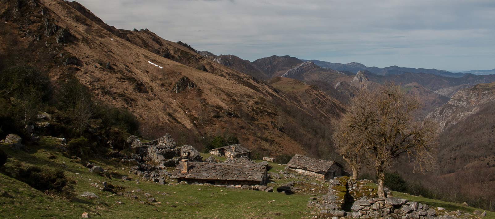 SITUADA EN  UN ENTORNO  NATURAL